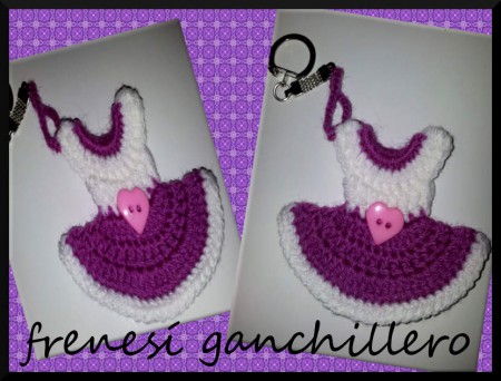 Llaveros vestidos de ganchillo